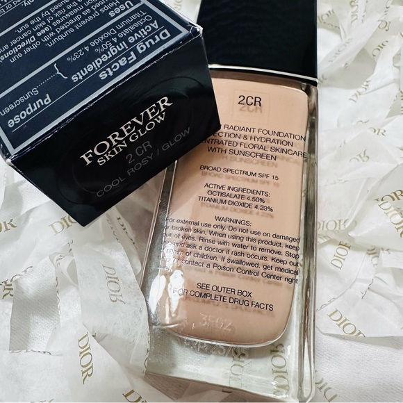 Dior Skin Glow & Chanel Vitalumiere Aqua - Picture 4 of 6